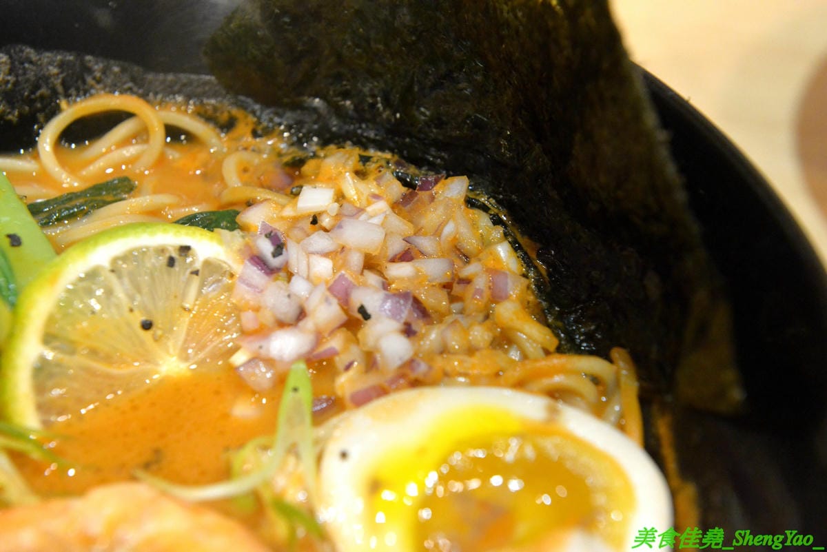 [台中西區]蝦蝦拉麵 元氣屋 2019新店面 – 來自日本秋田的連鎖拉麵在台中重新營業了,老闆夫妻都是日本人,自家製麵,湯頭有特色,滿滿蝦子精華味道超濃超蝦,不能吃蝦的也有雞湯醬油拉麵,一樣好