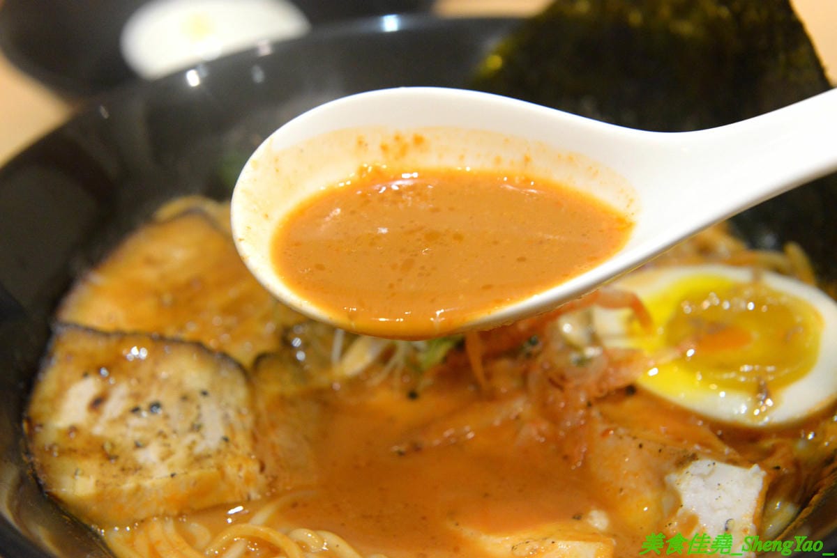[台中西區]蝦蝦拉麵 元氣屋 2019新店面 – 來自日本秋田的連鎖拉麵在台中重新營業了,老闆夫妻都是日本人,自家製麵,湯頭有特色,滿滿蝦子精華味道超濃超蝦,不能吃蝦的也有雞湯醬油拉麵,一樣好