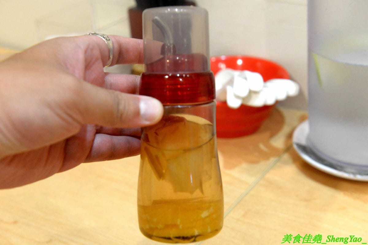 [台中西區]蝦蝦拉麵 元氣屋 2019新店面 – 來自日本秋田的連鎖拉麵在台中重新營業了,老闆夫妻都是日本人,自家製麵,湯頭有特色,滿滿蝦子精華味道超濃超蝦,不能吃蝦的也有雞湯醬油拉麵,一樣好