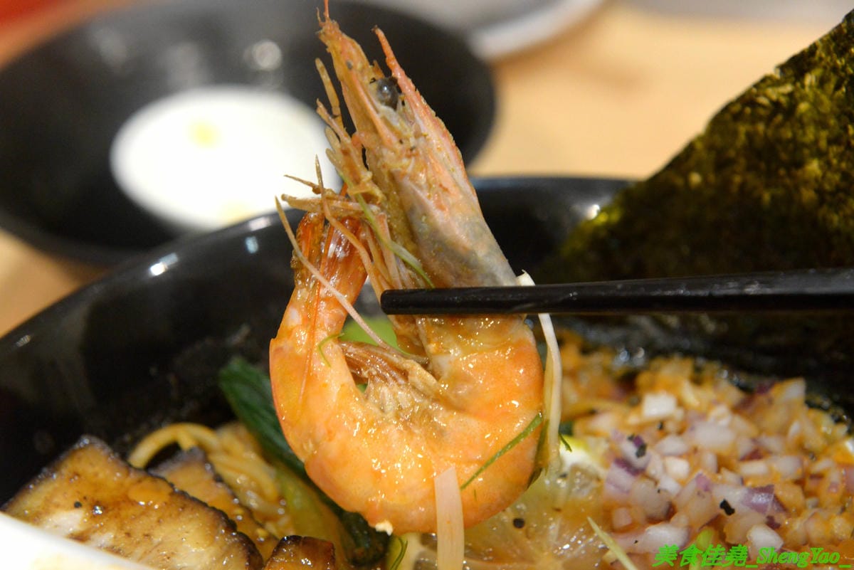 [台中西區]蝦蝦拉麵 元氣屋 2019新店面 – 來自日本秋田的連鎖拉麵在台中重新營業了,老闆夫妻都是日本人,自家製麵,湯頭有特色,滿滿蝦子精華味道超濃超蝦,不能吃蝦的也有雞湯醬油拉麵,一樣好