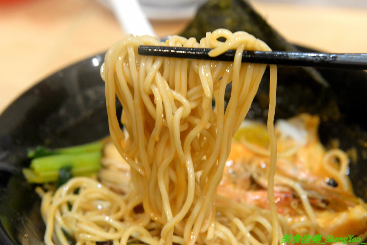 [台中西區]蝦蝦拉麵 元氣屋 2019新店面 – 來自日本秋田的連鎖拉麵在台中重新營業了,老闆夫妻都是日本人,自家製麵,湯頭有特色,滿滿蝦子精華味道超濃超蝦,不能吃蝦的也有雞湯醬油拉麵,一樣好