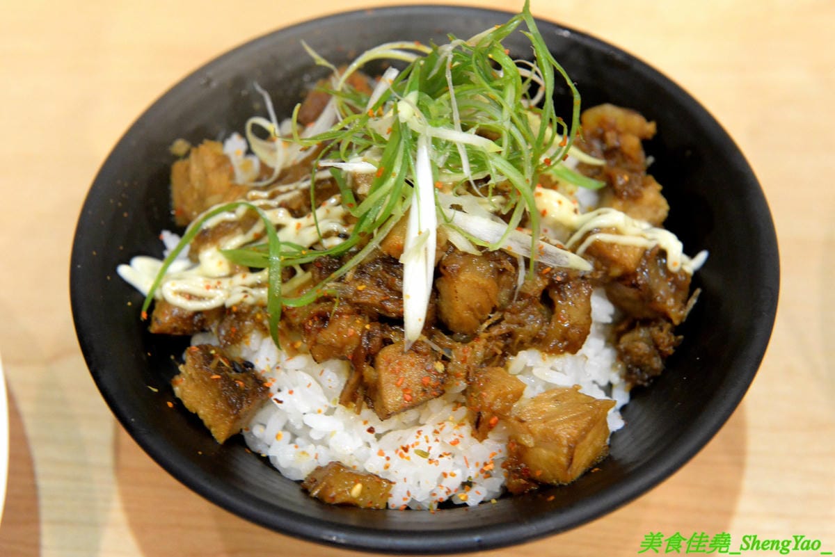 [台中西區]蝦蝦拉麵 元氣屋 2019新店面 – 來自日本秋田的連鎖拉麵在台中重新營業了,老闆夫妻都是日本人,自家製麵,湯頭有特色,滿滿蝦子精華味道超濃超蝦,不能吃蝦的也有雞湯醬油拉麵,一樣好