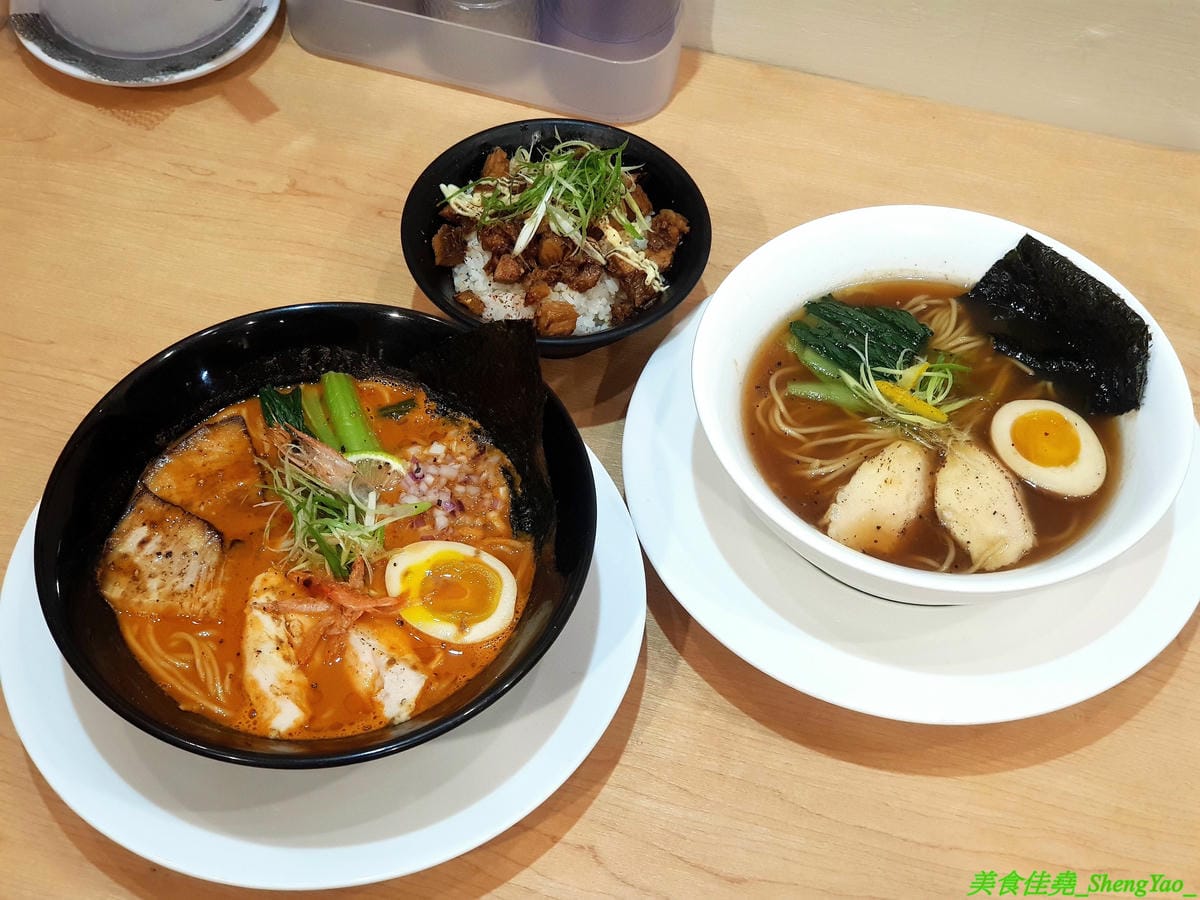 [台中西區]蝦蝦拉麵 元氣屋 2019新店面 – 來自日本秋田的連鎖拉麵在台中重新營業了,老闆夫妻都是日本人,自家製麵,湯頭有特色,滿滿蝦子精華味道超濃超蝦,不能吃蝦的也有雞湯醬油拉麵,一樣好
