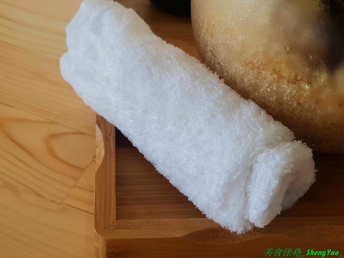 [台中北屯]ㄎㄎ冰果室 – 台中新開的超狂創意無極限冰果室,吃冰就送滷肉飯,剉冰整個超浮誇,大人味的冰是台啤加黑咖啡的冰磚,旁邊還附一杯大摩12年威士忌,水果冰也很扯,8種水果又多又大塊連