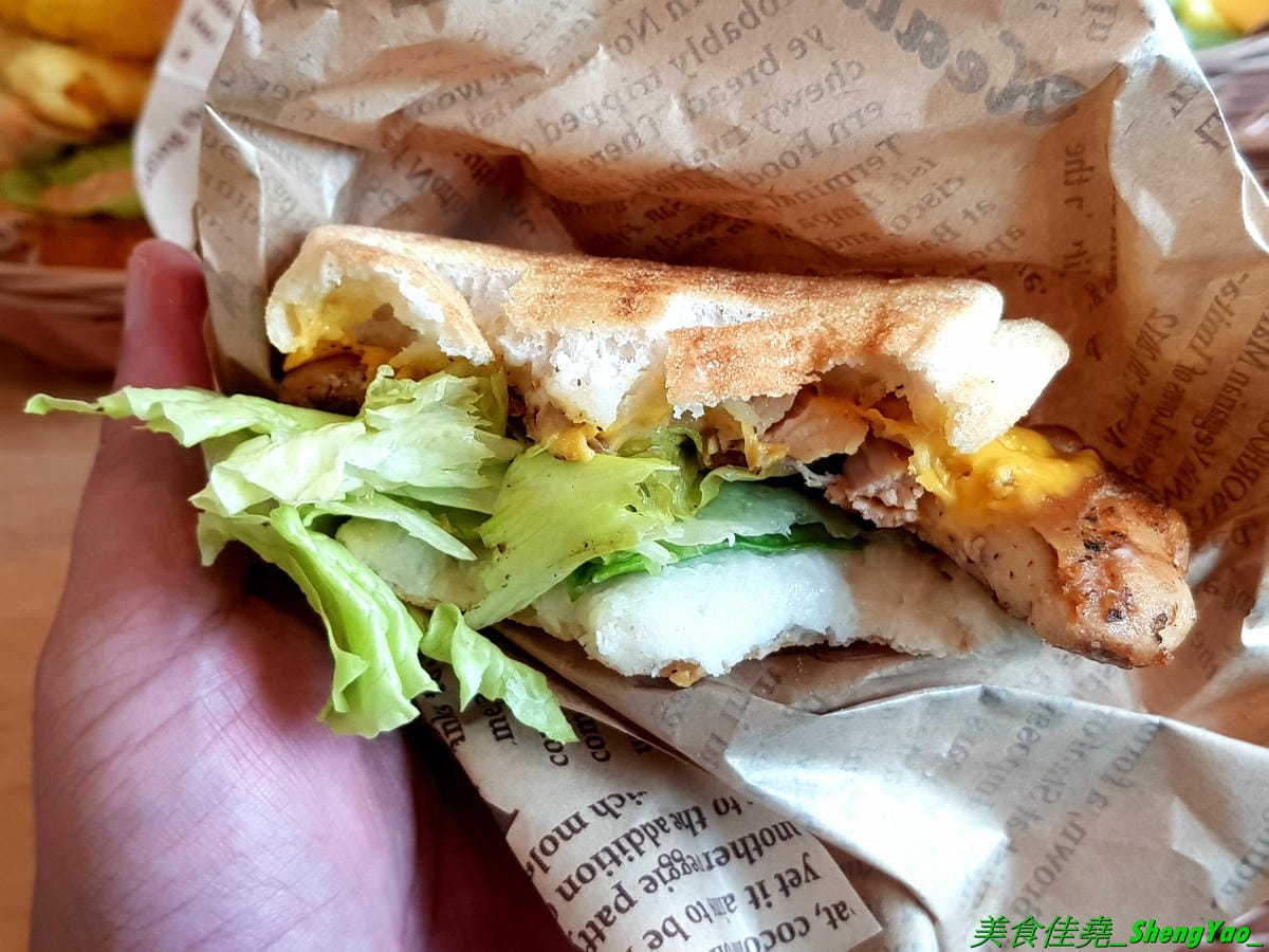 [台中清水]幸福早餐坊 清水店 – 梧棲超人氣早餐店清水分店,店內裝潢設計用心,還有白色木馬網美拍照區,吃早餐也可以當作是聚餐,餐點種類超過100樣,還有套餐和超值特餐,選擇性很豐富,天天吃