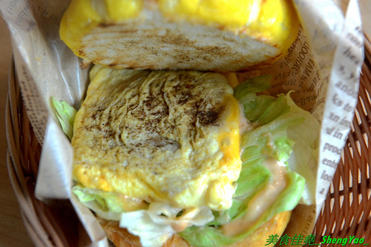 [台中清水]幸福早餐坊 清水店 – 梧棲超人氣早餐店清水分店,店內裝潢設計用心,還有白色木馬網美拍照區,吃早餐也可以當作是聚餐,餐點種類超過100樣,還有套餐和超值特餐,選擇性很豐富,天天吃