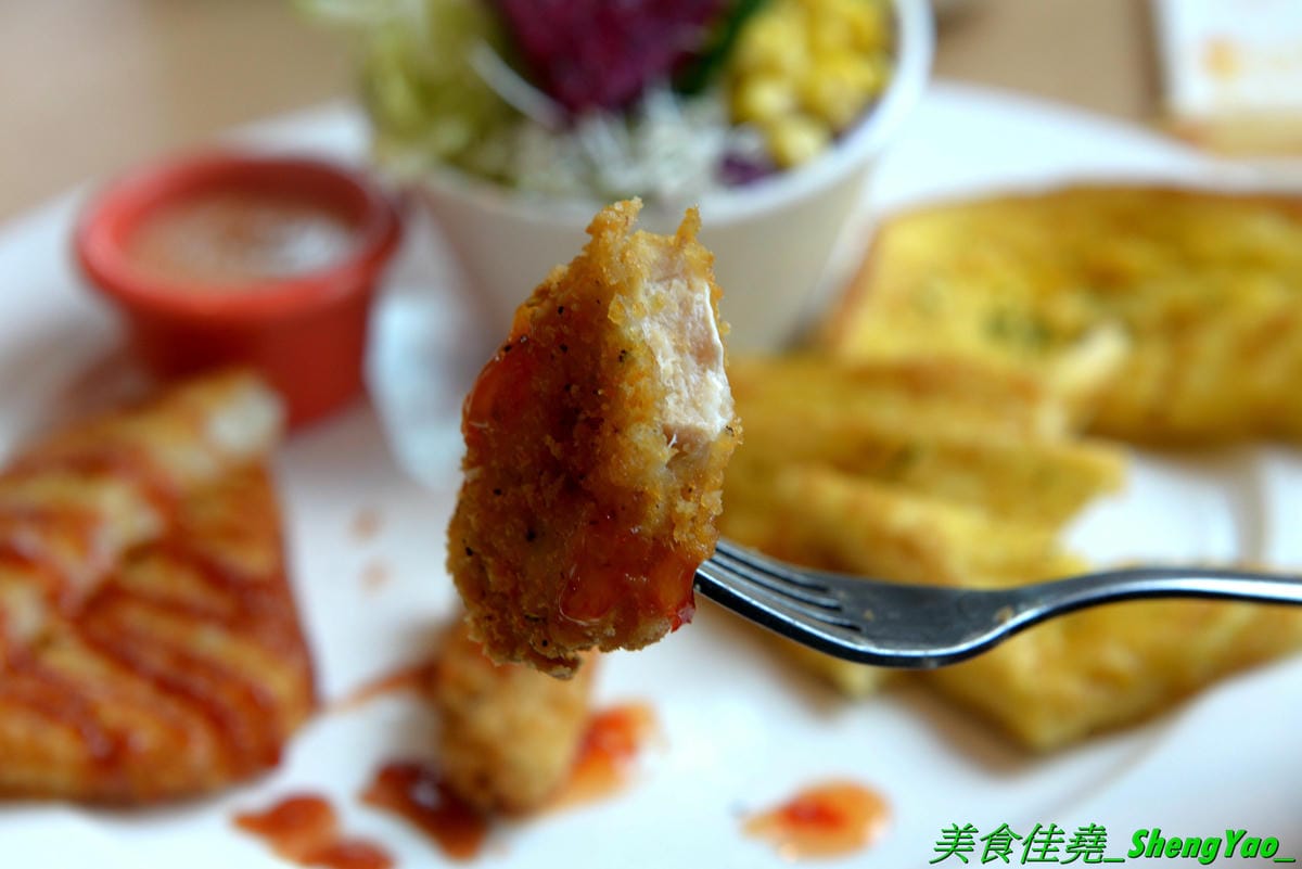 [台中清水]幸福早餐坊 清水店 – 梧棲超人氣早餐店清水分店,店內裝潢設計用心,還有白色木馬網美拍照區,吃早餐也可以當作是聚餐,餐點種類超過100樣,還有套餐和超值特餐,選擇性很豐富,天天吃