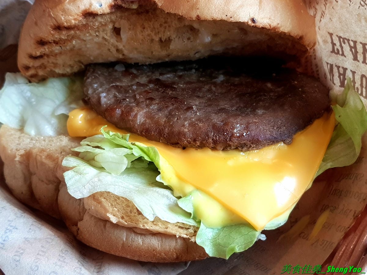 [台中清水]幸福早餐坊 清水店 – 梧棲超人氣早餐店清水分店,店內裝潢設計用心,還有白色木馬網美拍照區,吃早餐也可以當作是聚餐,餐點種類超過100樣,還有套餐和超值特餐,選擇性很豐富,天天吃