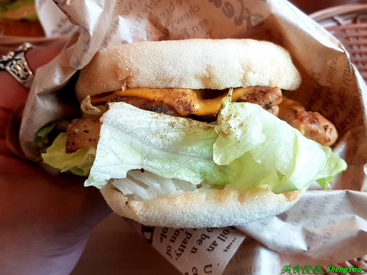[台中清水]幸福早餐坊 清水店 – 梧棲超人氣早餐店清水分店,店內裝潢設計用心,還有白色木馬網美拍照區,吃早餐也可以當作是聚餐,餐點種類超過100樣,還有套餐和超值特餐,選擇性很豐富,天天吃