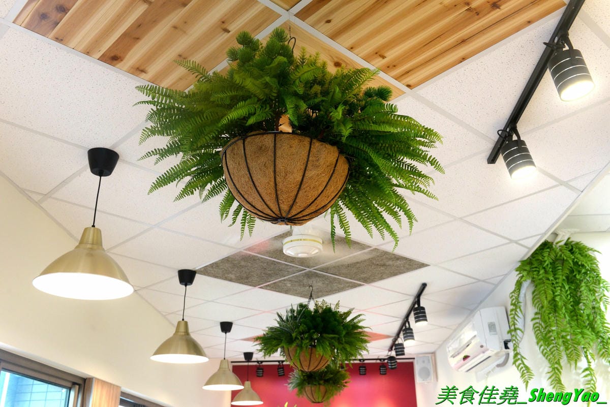 [台中清水]幸福早餐坊 清水店 – 梧棲超人氣早餐店清水分店,店內裝潢設計用心,還有白色木馬網美拍照區,吃早餐也可以當作是聚餐,餐點種類超過100樣,還有套餐和超值特餐,選擇性很豐富,天天吃