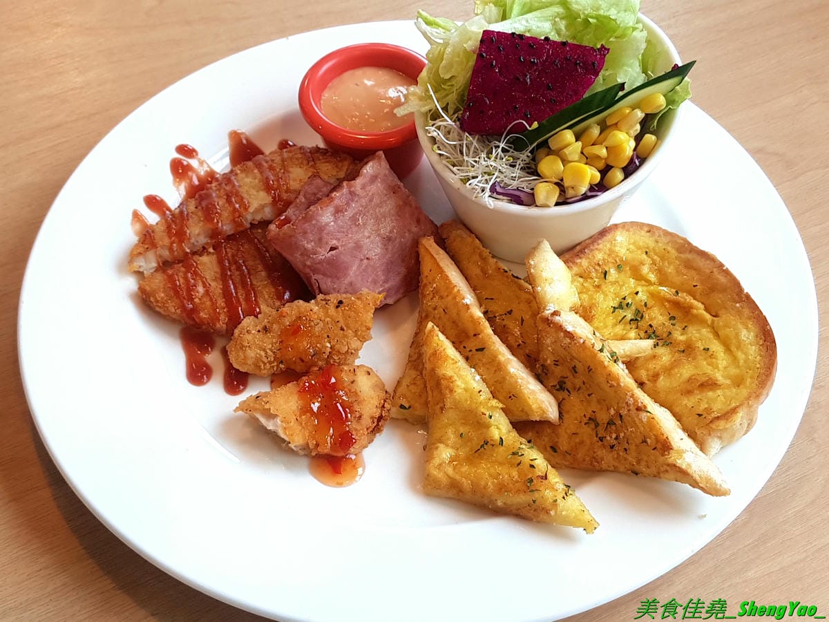[台中清水]幸福早餐坊 清水店 – 梧棲超人氣早餐店清水分店,店內裝潢設計用心,還有白色木馬網美拍照區,吃早餐也可以當作是聚餐,餐點種類超過100樣,還有套餐和超值特餐,選擇性很豐富,天天吃