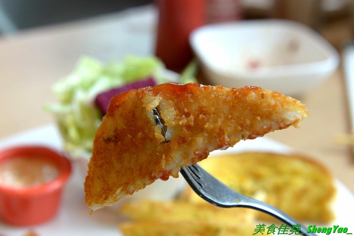 [台中清水]幸福早餐坊 清水店 – 梧棲超人氣早餐店清水分店,店內裝潢設計用心,還有白色木馬網美拍照區,吃早餐也可以當作是聚餐,餐點種類超過100樣,還有套餐和超值特餐,選擇性很豐富,天天吃