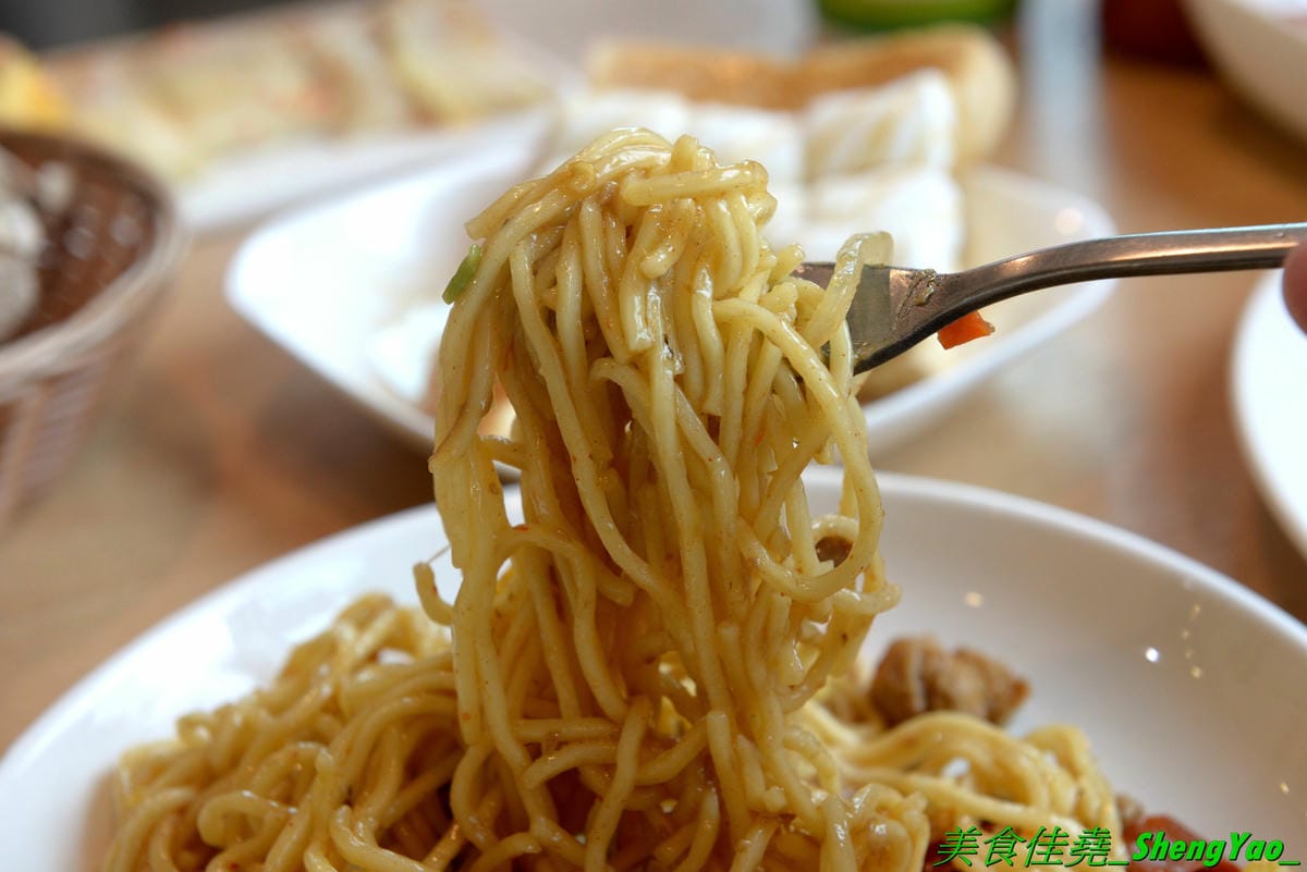 [台中清水]幸福早餐坊 清水店 – 梧棲超人氣早餐店清水分店,店內裝潢設計用心,還有白色木馬網美拍照區,吃早餐也可以當作是聚餐,餐點種類超過100樣,還有套餐和超值特餐,選擇性很豐富,天天吃