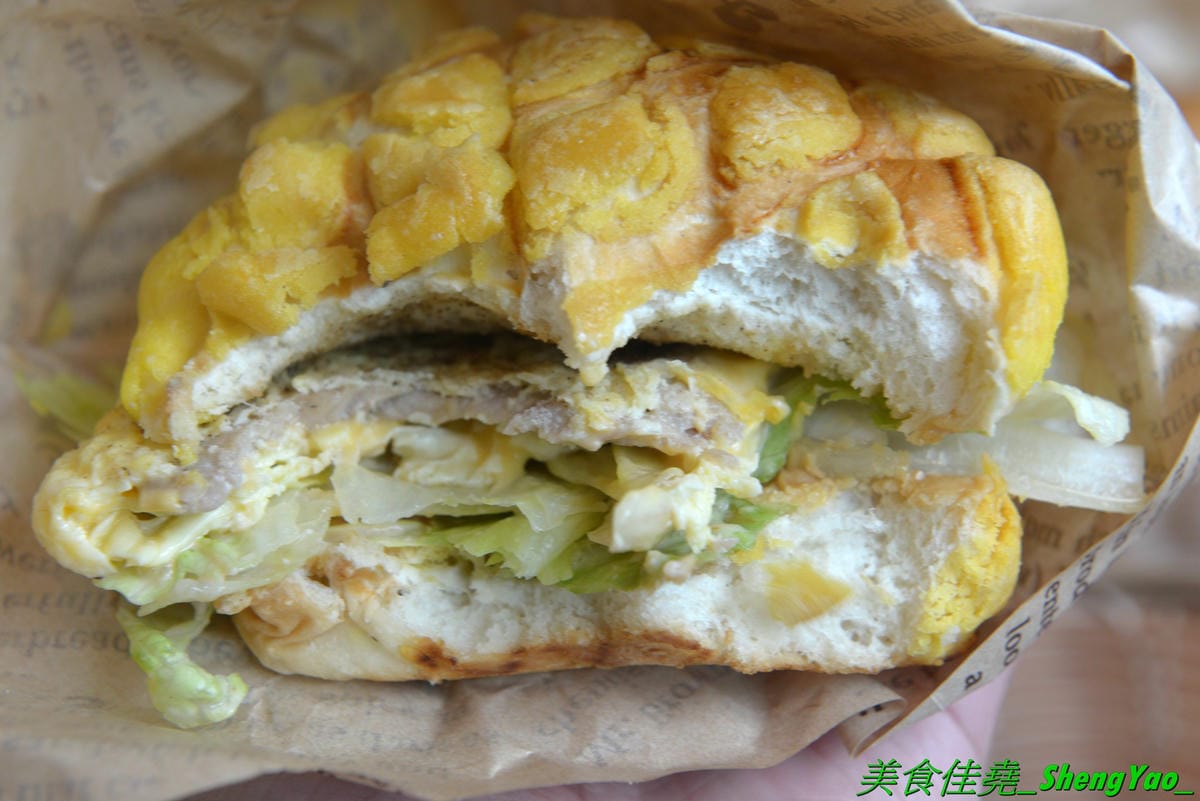 [台中清水]幸福早餐坊 清水店 – 梧棲超人氣早餐店清水分店,店內裝潢設計用心,還有白色木馬網美拍照區,吃早餐也可以當作是聚餐,餐點種類超過100樣,還有套餐和超值特餐,選擇性很豐富,天天吃