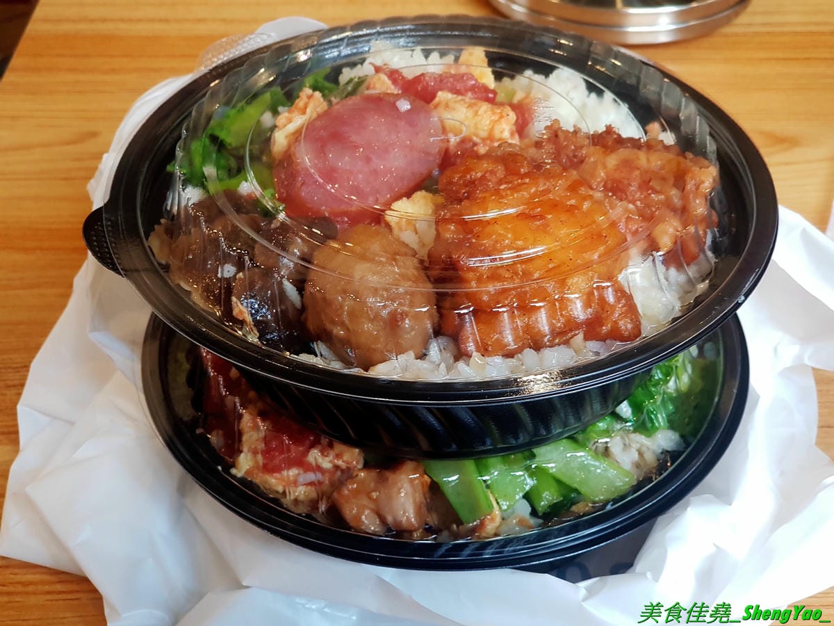 [台中沙鹿]mama手作飯盒 – 沙鹿新開的手作飯盒專賣店,菜色豐盛口味佳,有媽媽的味道,份量充足,還能加大份量連男生都吃得飽,內用是以圓型鐵便當盒當容器,令人想起小時候上學帶便當的日子。