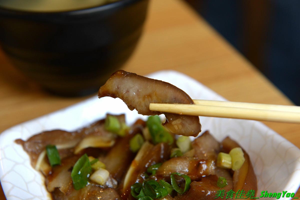 [台中沙鹿]mama手作飯盒 – 沙鹿新開的手作飯盒專賣店,菜色豐盛口味佳,有媽媽的味道,份量充足,還能加大份量連男生都吃得飽,內用是以圓型鐵便當盒當容器,令人想起小時候上學帶便當的日子。