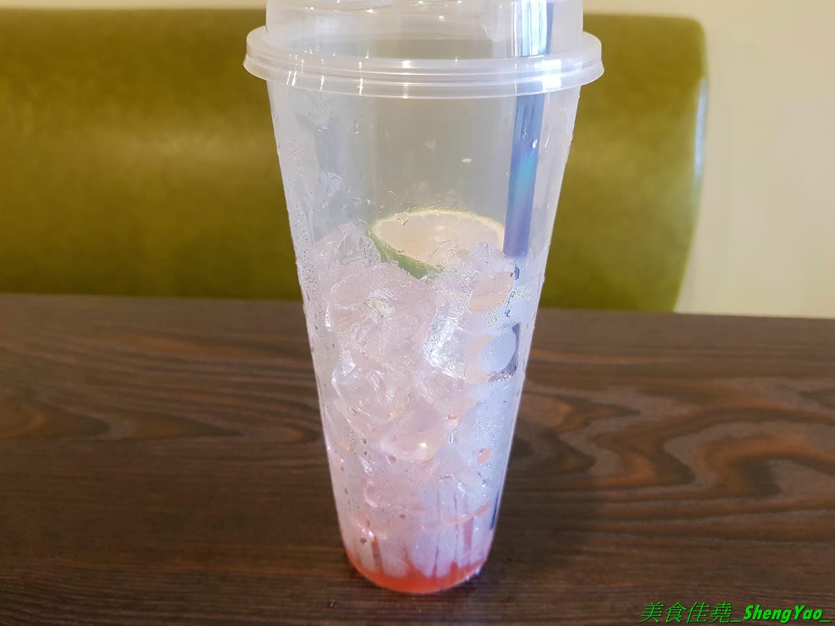 [基隆仁愛]泰吉泉 泰茶專賣店 – 基隆少見的泰式茶飲專賣店,不只有泰式奶茶,還有泰式口味霜淇淋和道地泰國甜點,漂亮老闆娘是泰國人,茶葉原料也是來自泰國,店內有提供冷氣用餐區。