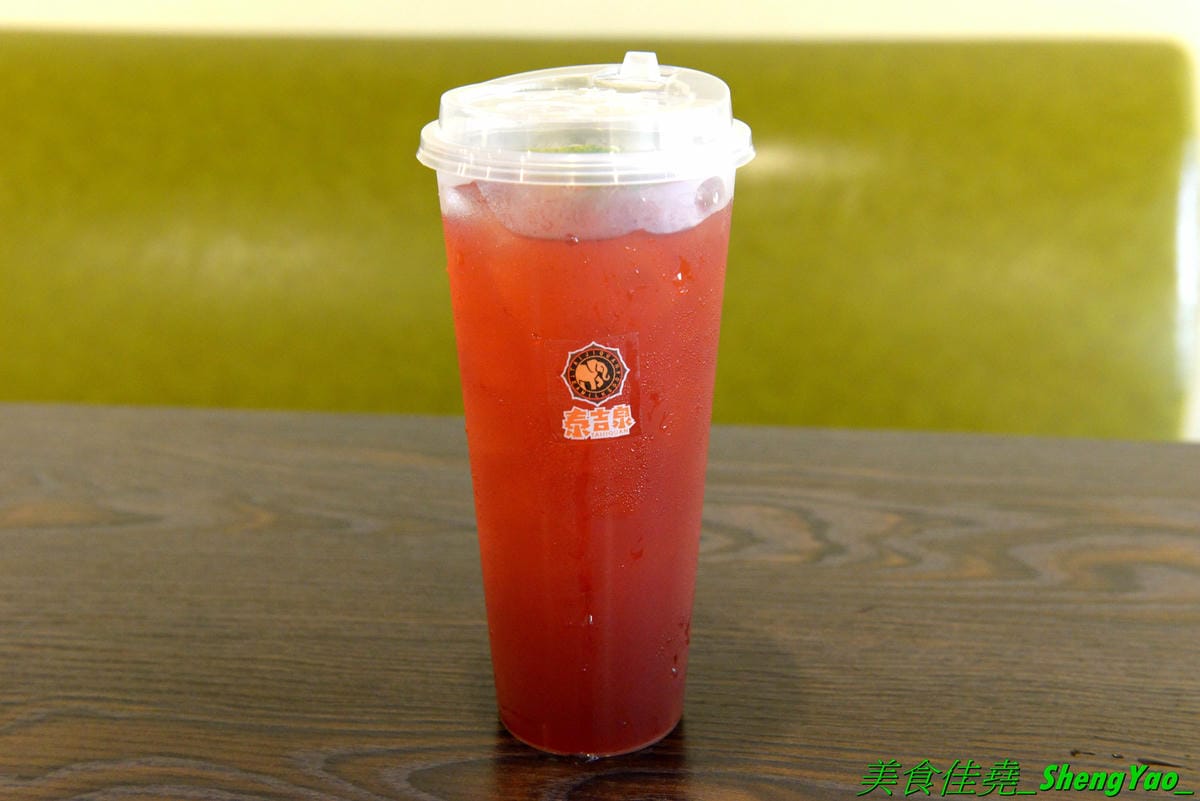 [基隆仁愛]泰吉泉 泰茶專賣店 – 基隆少見的泰式茶飲專賣店,不只有泰式奶茶,還有泰式口味霜淇淋和道地泰國甜點,漂亮老闆娘是泰國人,茶葉原料也是來自泰國,店內有提供冷氣用餐區。