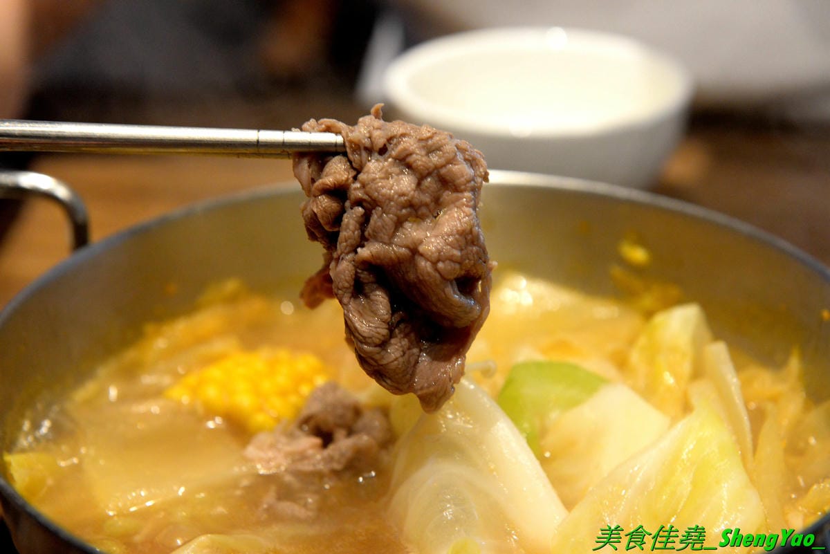 [台中沙鹿]尚石苑 石頭火鍋 2019 – 台中海線燒酒雞鍋霸主,鍋物種類豐富,肉品食材新鮮,新推出香菇瓜仔烏骨雞鍋,多層次風味湯頭,越煮越香越夠味。消費滿額還能玩轉珠,全都有獎最大獎是龍蝦一