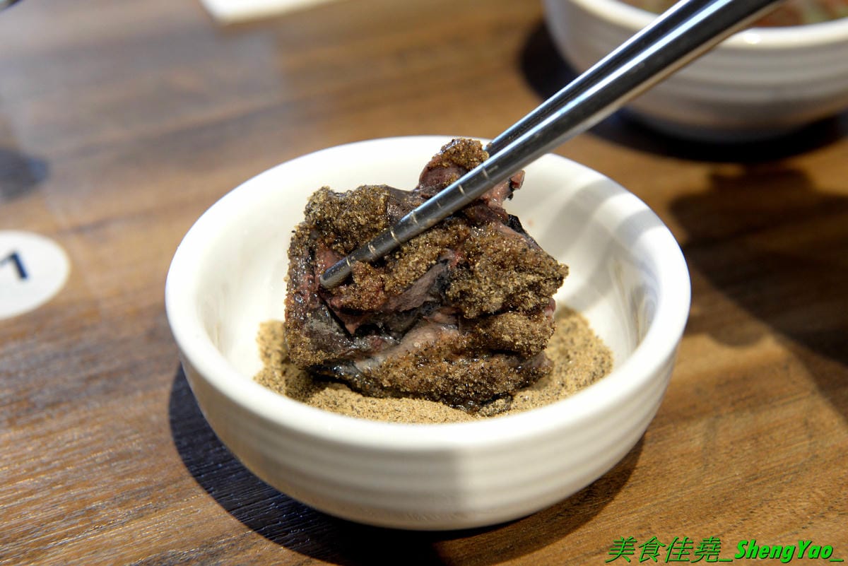 [台中沙鹿]尚石苑 石頭火鍋 2019 – 台中海線燒酒雞鍋霸主,鍋物種類豐富,肉品食材新鮮,新推出香菇瓜仔烏骨雞鍋,多層次風味湯頭,越煮越香越夠味。消費滿額還能玩轉珠,全都有獎最大獎是龍蝦一