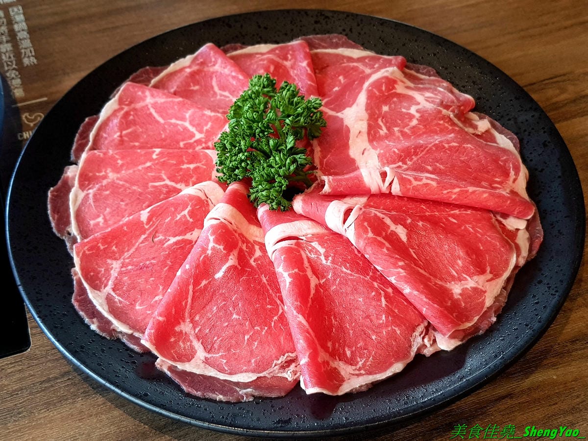 [台中沙鹿]尚石苑 石頭火鍋 2019 – 台中海線燒酒雞鍋霸主,鍋物種類豐富,肉品食材新鮮,新推出香菇瓜仔烏骨雞鍋,多層次風味湯頭,越煮越香越夠味。消費滿額還能玩轉珠,全都有獎最大獎是龍蝦一