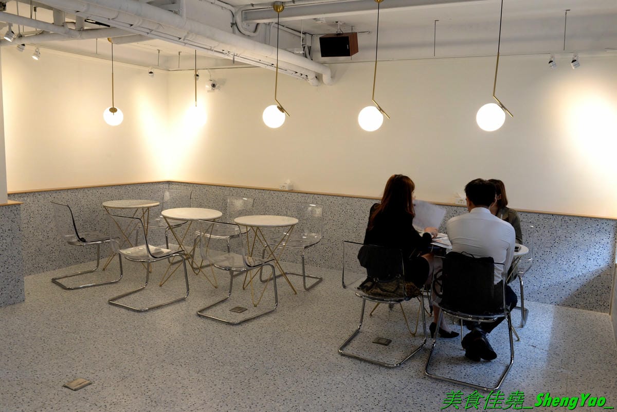 [台中西區]黛黛茶DailyDae – 八點檔連續劇男星”謝承均”開的手搖飲料店,台中少見的歐風茶飲專賣店,全台首家店,歐式復古風格裝潢霸氣顯眼,還有內用區和網美拍照背景牆,飲品大推水果大吉嶺系列,