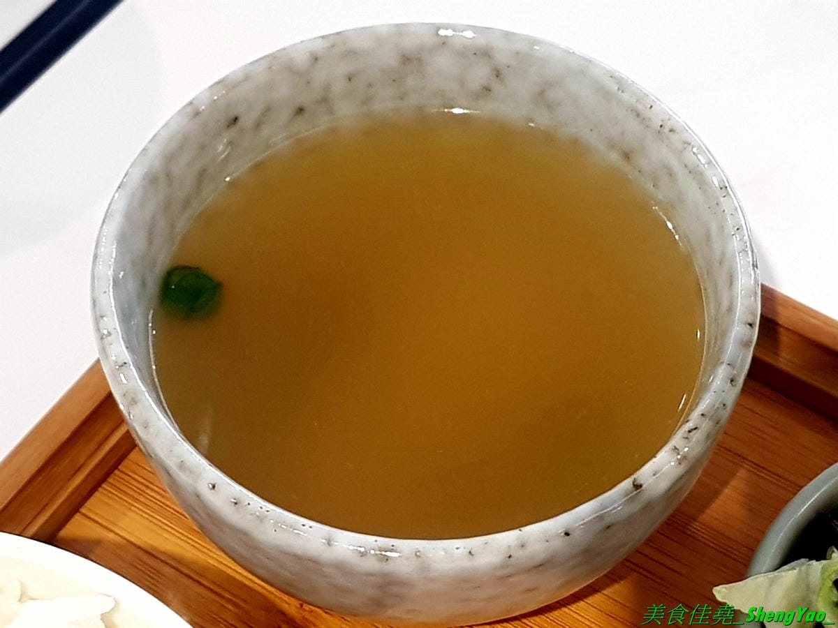 [台中西區]踏踏地球 Ta Ta Earth – 台中新開的結合寵物美容住宿的寵物友善餐廳,有人類餐點也有狗狗的專用餐,可以帶毛小孩一起來用餐,餐點口味不錯有好吃,老闆娘超有愛心很疼狗狗,店內有5隻店