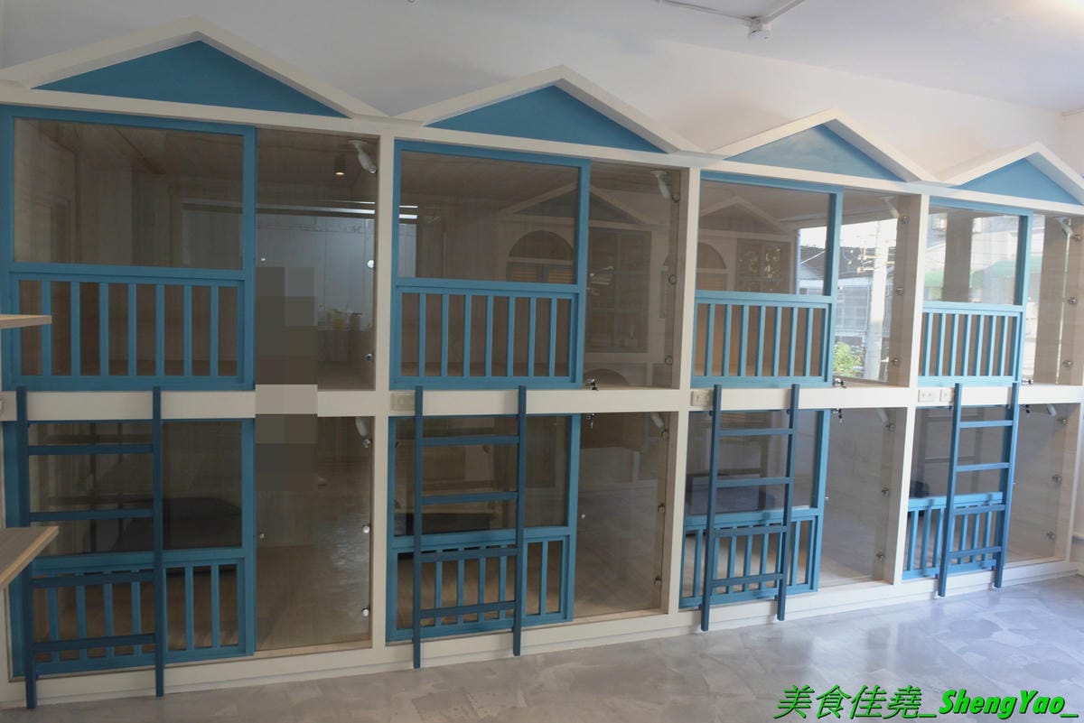 [台中西區]踏踏地球 Ta Ta Earth – 台中新開的結合寵物美容住宿的寵物友善餐廳,有人類餐點也有狗狗的專用餐,可以帶毛小孩一起來用餐,餐點口味不錯有好吃,老闆娘超有愛心很疼狗狗,店內有5隻店