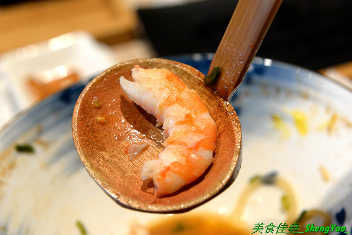 [台中南區]一丸老麵 – 台中將近15年歷史老牌拉麵總店改名,雖然是台式口味但是湯頭好喝夠味有水準,整碗拉麵滿滿豐富配料,份量充足價格不貴,老闆娘超級漂亮,聲音甜美態度親切。
