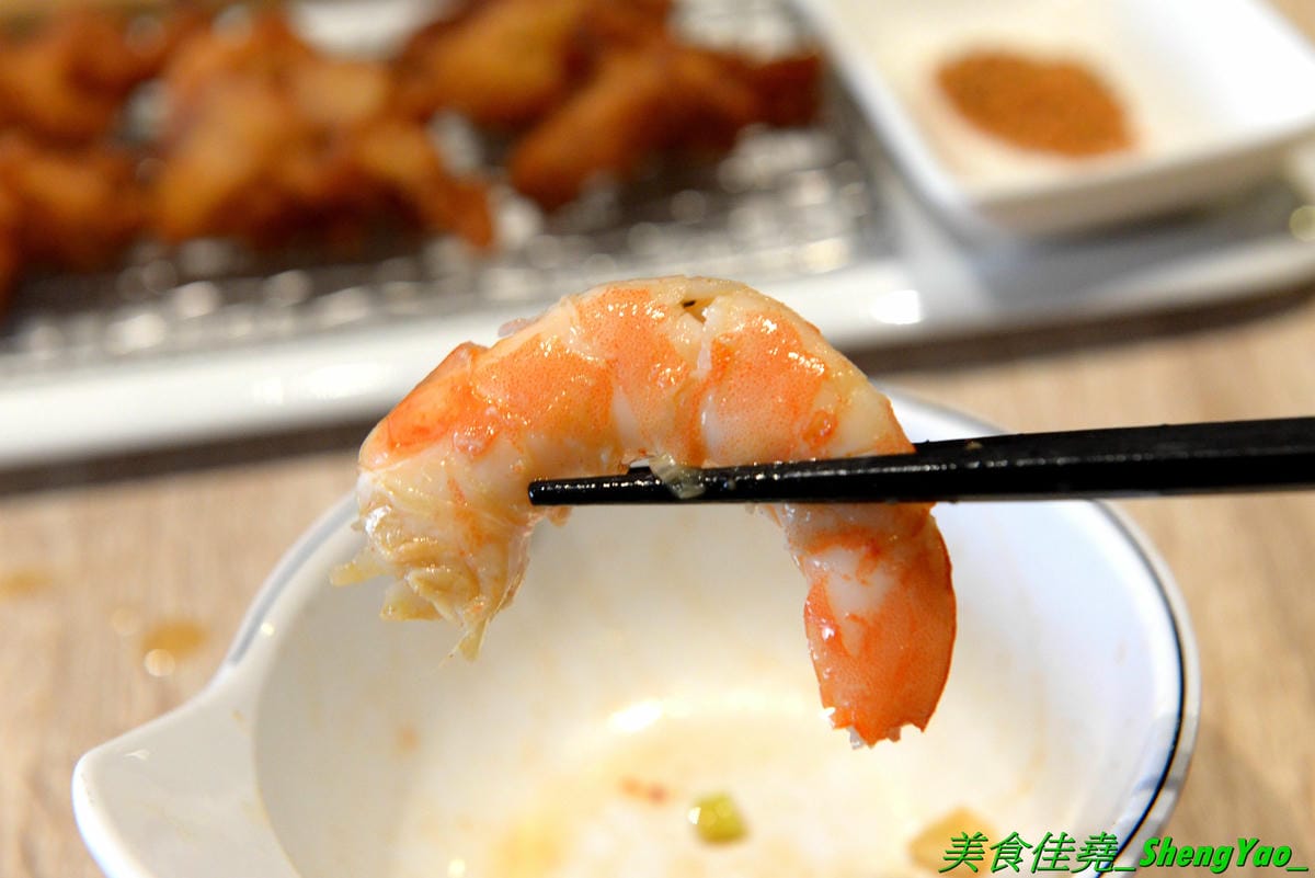[台中南區]一丸老麵 – 台中將近15年歷史老牌拉麵總店改名,雖然是台式口味但是湯頭好喝夠味有水準,整碗拉麵滿滿豐富配料,份量充足價格不貴,老闆娘超級漂亮,聲音甜美態度親切。