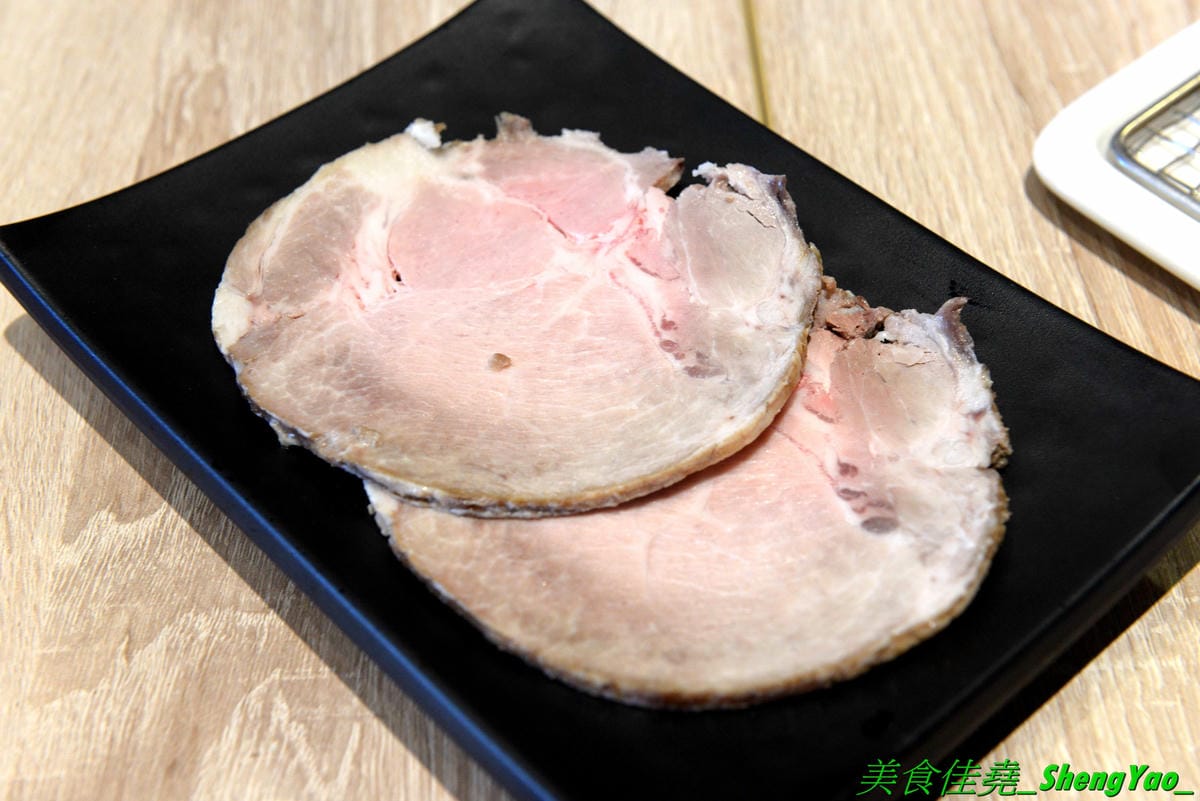 [台中南區]一丸老麵 – 台中將近15年歷史老牌拉麵總店改名,雖然是台式口味但是湯頭好喝夠味有水準,整碗拉麵滿滿豐富配料,份量充足價格不貴,老闆娘超級漂亮,聲音甜美態度親切。