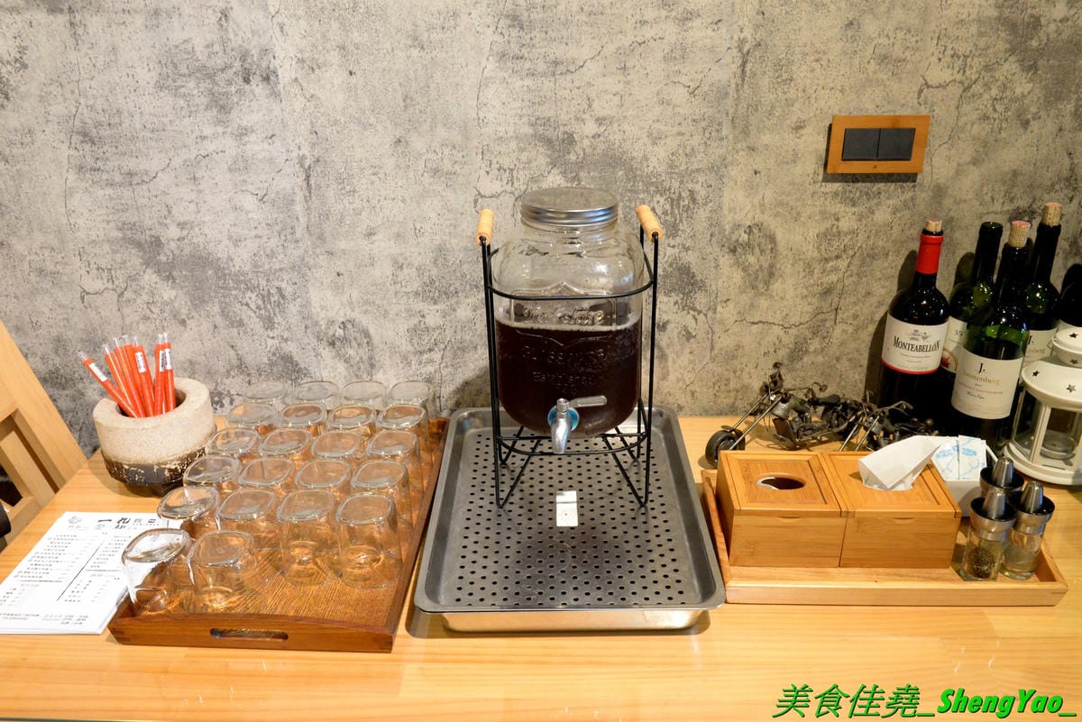 [台中南區]一丸老麵 – 台中將近15年歷史老牌拉麵總店改名,雖然是台式口味但是湯頭好喝夠味有水準,整碗拉麵滿滿豐富配料,份量充足價格不貴,老闆娘超級漂亮,聲音甜美態度親切。