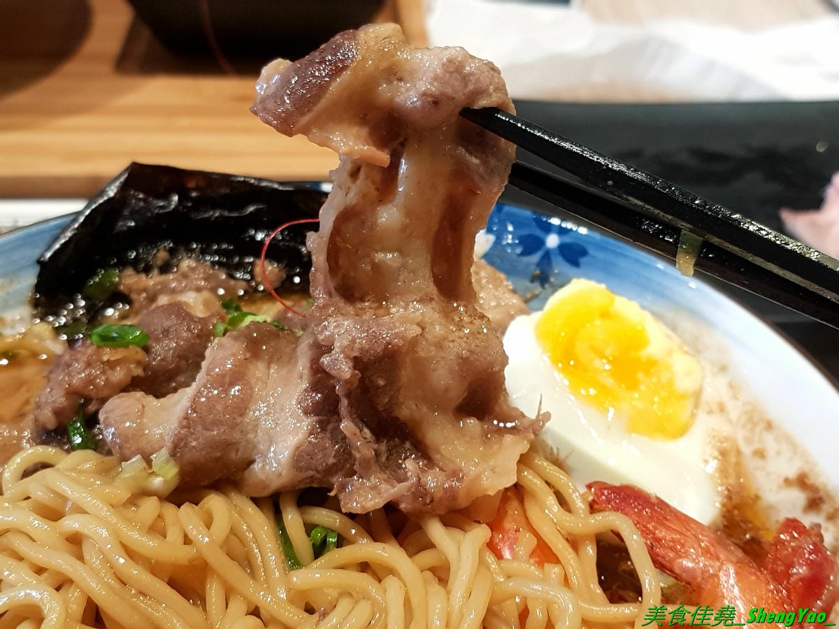 [台中南區]一丸老麵 – 台中將近15年歷史老牌拉麵總店改名,雖然是台式口味但是湯頭好喝夠味有水準,整碗拉麵滿滿豐富配料,份量充足價格不貴,老闆娘超級漂亮,聲音甜美態度親切。