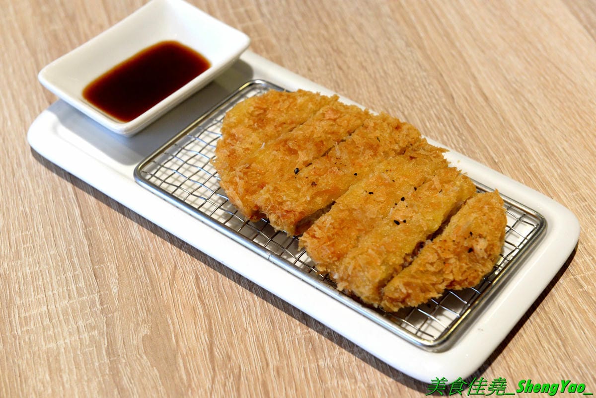 [台中南區]一丸老麵 – 台中將近15年歷史老牌拉麵總店改名,雖然是台式口味但是湯頭好喝夠味有水準,整碗拉麵滿滿豐富配料,份量充足價格不貴,老闆娘超級漂亮,聲音甜美態度親切。
