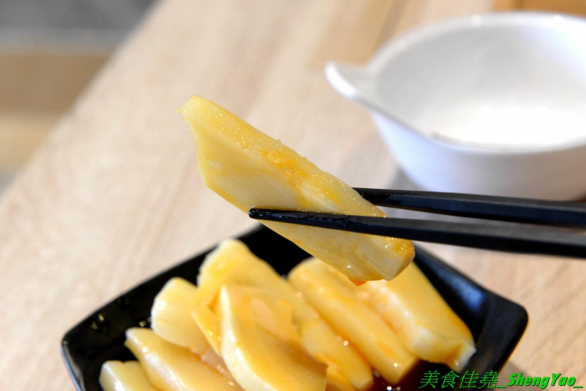 [台中南區]一丸老麵 – 台中將近15年歷史老牌拉麵總店改名,雖然是台式口味但是湯頭好喝夠味有水準,整碗拉麵滿滿豐富配料,份量充足價格不貴,老闆娘超級漂亮,聲音甜美態度親切。