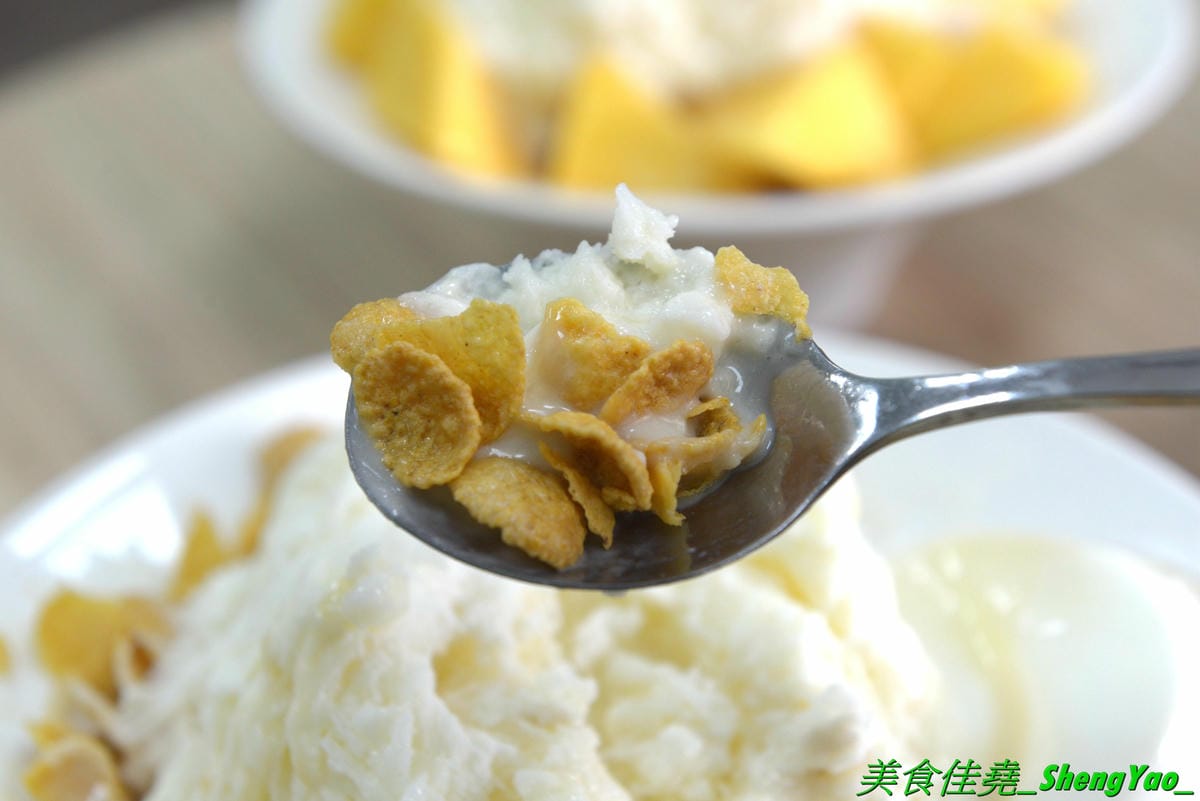 [台中大雅]夏沁冰屋 – 大雅厲害好吃的雪花冰專賣店,雪花冰超多種口味,招牌竟然是榴槤雪花冰,真實榴槤果肉製成的冰磚,隱約吃得到榴槤果肉纖維,味道超濃烈,還有當季限量的仙草雪花也很推,搭