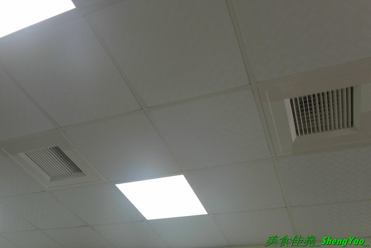 [台中大雅]夏沁冰屋 – 大雅厲害好吃的雪花冰專賣店,雪花冰超多種口味,招牌竟然是榴槤雪花冰,真實榴槤果肉製成的冰磚,隱約吃得到榴槤果肉纖維,味道超濃烈,還有當季限量的仙草雪花也很推,搭