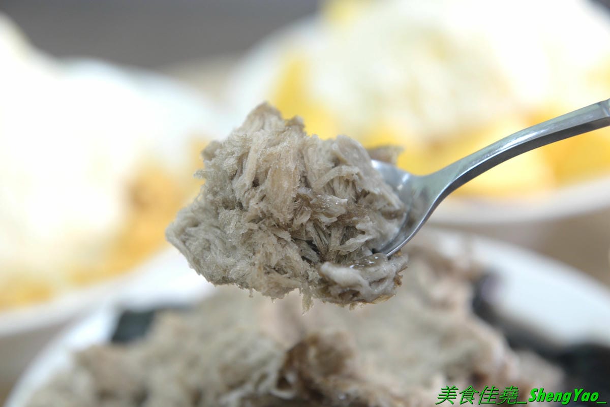 [台中大雅]夏沁冰屋 – 大雅厲害好吃的雪花冰專賣店,雪花冰超多種口味,招牌竟然是榴槤雪花冰,真實榴槤果肉製成的冰磚,隱約吃得到榴槤果肉纖維,味道超濃烈,還有當季限量的仙草雪花也很推,搭