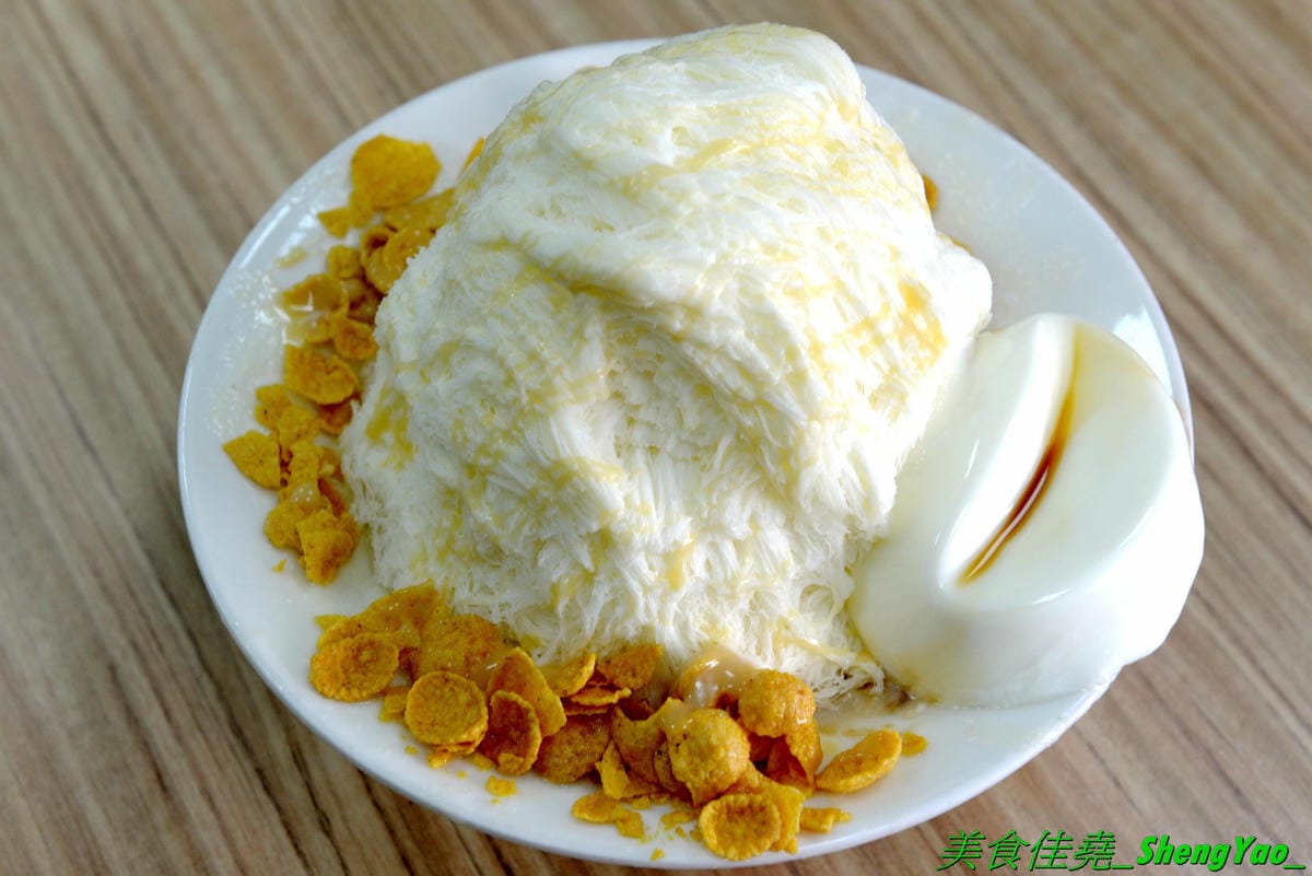 [台中大雅]夏沁冰屋 – 大雅厲害好吃的雪花冰專賣店,雪花冰超多種口味,招牌竟然是榴槤雪花冰,真實榴槤果肉製成的冰磚,隱約吃得到榴槤果肉纖維,味道超濃烈,還有當季限量的仙草雪花也很推,搭