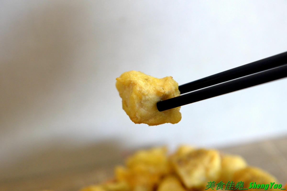 [台中西區]小糊子x麵線專門 – 台中新開的創意麵線店,麵線基本就附鳥蛋,有多種配料可選,還能全部弄成一碗滿漢全席,大推飽滿肥美的蚵仔和Q軟的大腸,另外也有賣炸物,推豆乳雞腿排。
