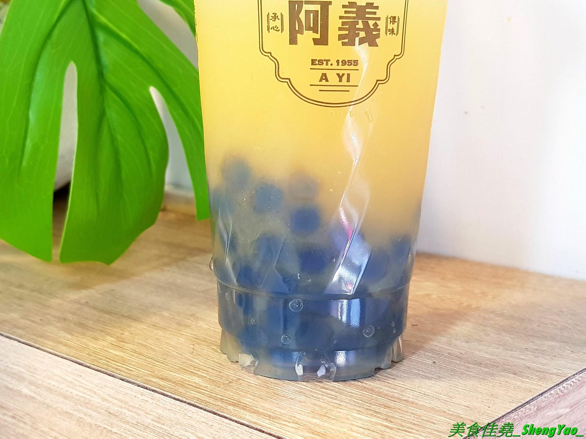 [台中沙鹿]1955阿義鳳梨冰 – 沙鹿在地美食,顏清標和王金平都喝過的好喝鳳梨冰,也有鳳梨相關飲品和特色茶飲,店家自行研發十多種口味珍珠,搭配飲品超美超好拍。