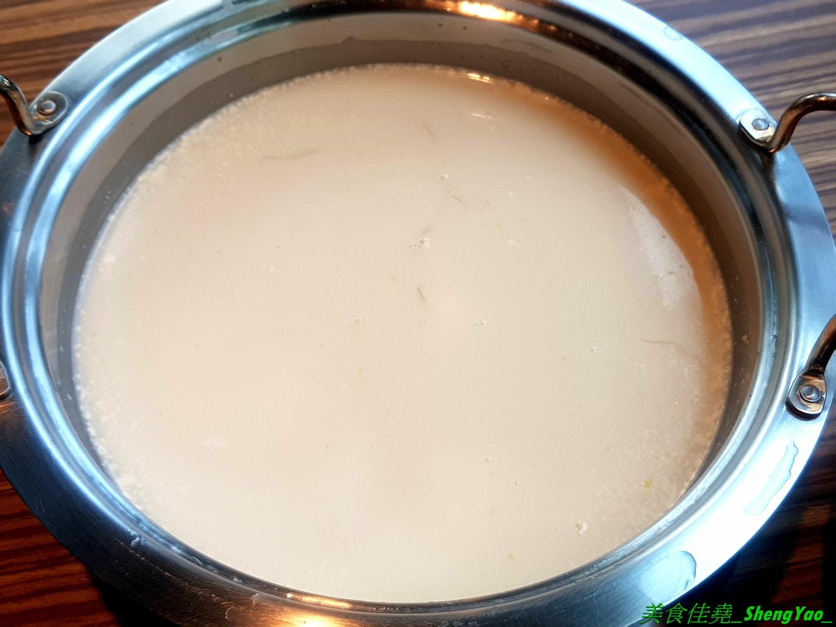 [台中龍井]旭川鱻鍋物 – 台中海線首家活體海鮮蒸氣火鍋,一個人也能吃的蒸氣鍋,特色湯頭均不加價,超多種現撈活體海鮮,平價消費不收服務費,7月底以前用餐打卡分享就免費續肉盤,雙人套餐可續