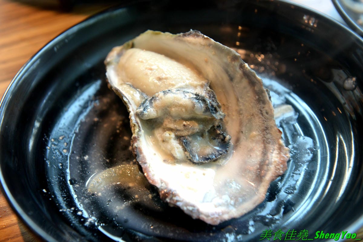 [台中龍井]旭川鱻鍋物 – 台中海線首家活體海鮮蒸氣火鍋,一個人也能吃的蒸氣鍋,特色湯頭均不加價,超多種現撈活體海鮮,平價消費不收服務費,7月底以前用餐打卡分享就免費續肉盤,雙人套餐可續