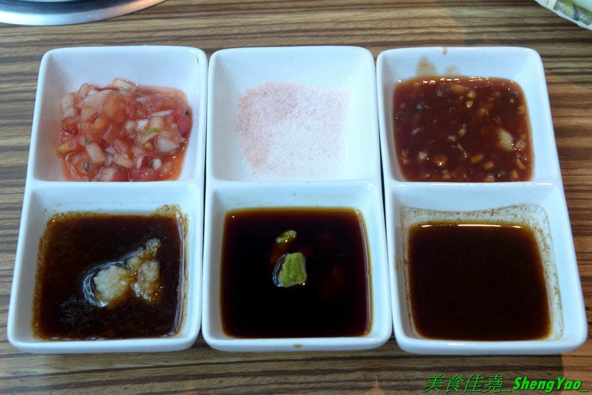 [台中龍井]旭川鱻鍋物 – 台中海線首家活體海鮮蒸氣火鍋,一個人也能吃的蒸氣鍋,特色湯頭均不加價,超多種現撈活體海鮮,平價消費不收服務費,7月底以前用餐打卡分享就免費續肉盤,雙人套餐可續