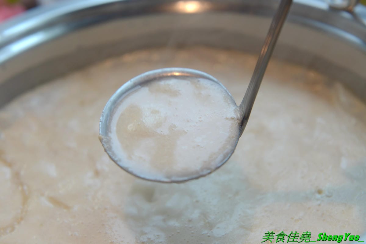 [台中龍井]旭川鱻鍋物 – 台中海線首家活體海鮮蒸氣火鍋,一個人也能吃的蒸氣鍋,特色湯頭均不加價,超多種現撈活體海鮮,平價消費不收服務費,7月底以前用餐打卡分享就免費續肉盤,雙人套餐可續