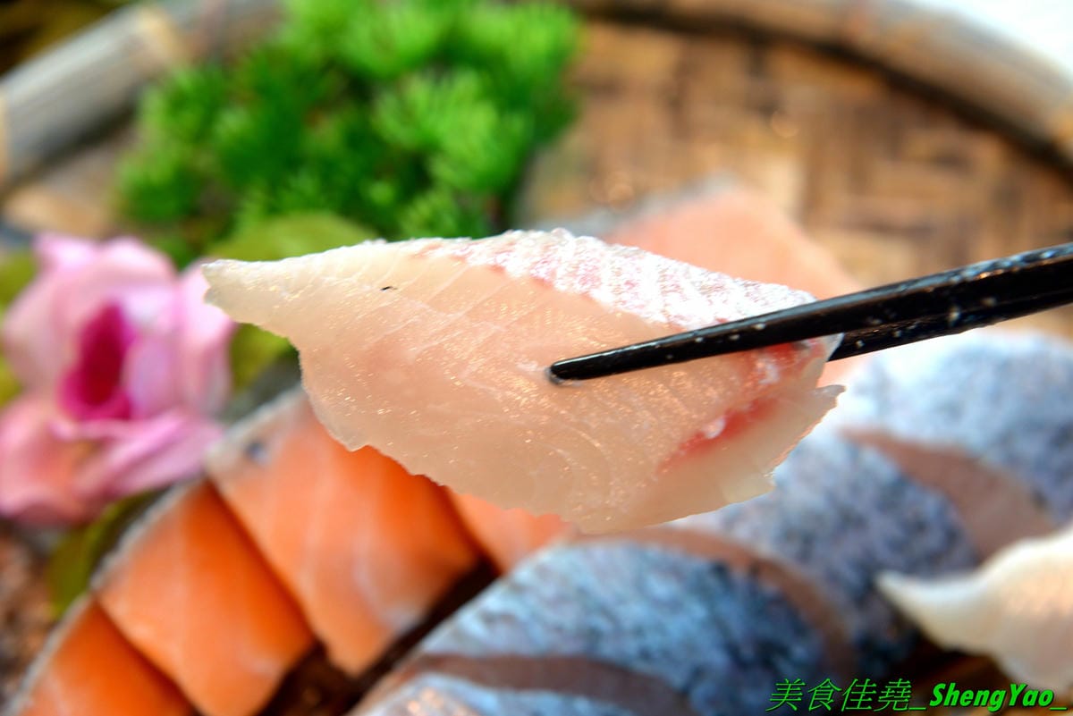 [台中龍井]旭川鱻鍋物 – 台中海線首家活體海鮮蒸氣火鍋,一個人也能吃的蒸氣鍋,特色湯頭均不加價,超多種現撈活體海鮮,平價消費不收服務費,7月底以前用餐打卡分享就免費續肉盤,雙人套餐可續
