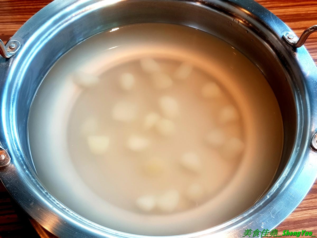 [台中龍井]旭川鱻鍋物 – 台中海線首家活體海鮮蒸氣火鍋,一個人也能吃的蒸氣鍋,特色湯頭均不加價,超多種現撈活體海鮮,平價消費不收服務費,7月底以前用餐打卡分享就免費續肉盤,雙人套餐可續