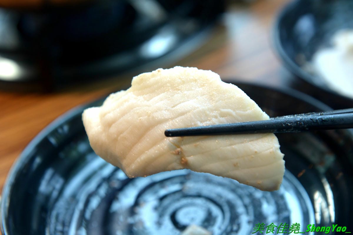 [台中龍井]旭川鱻鍋物 – 台中海線首家活體海鮮蒸氣火鍋,一個人也能吃的蒸氣鍋,特色湯頭均不加價,超多種現撈活體海鮮,平價消費不收服務費,7月底以前用餐打卡分享就免費續肉盤,雙人套餐可續