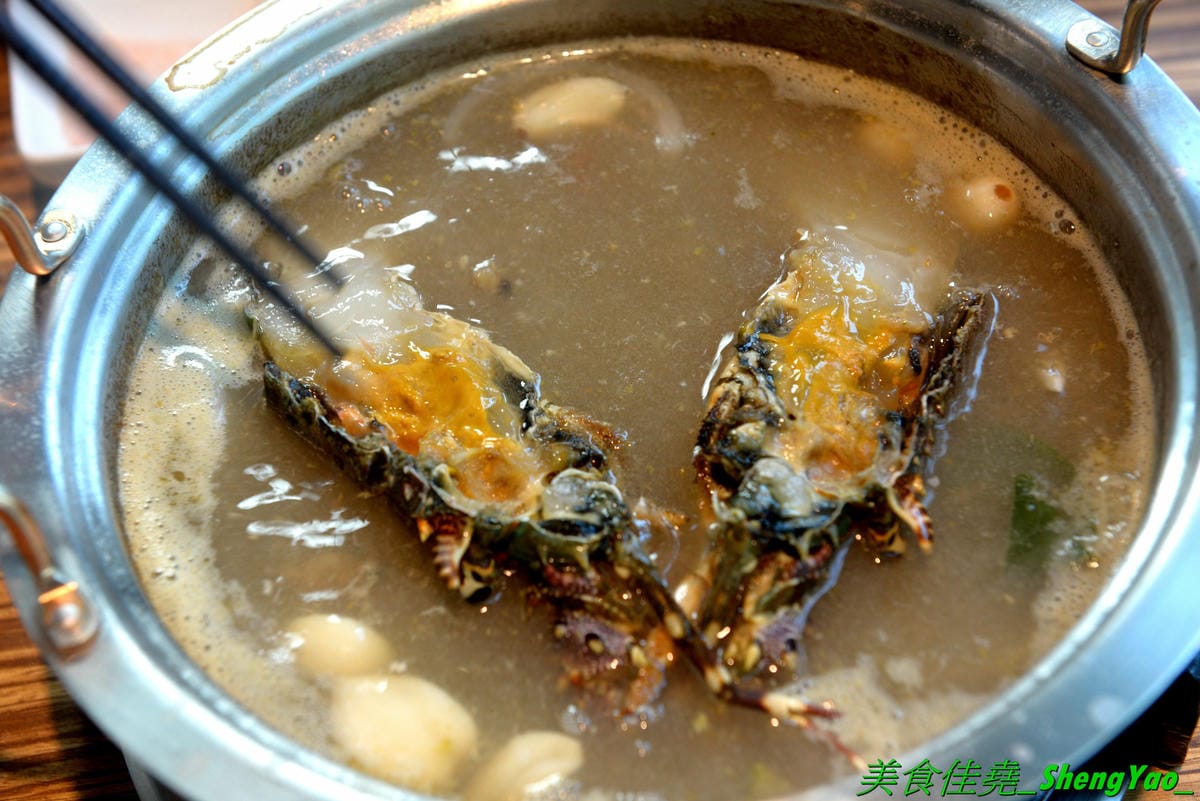 [台中龍井]旭川鱻鍋物 – 台中海線首家活體海鮮蒸氣火鍋,一個人也能吃的蒸氣鍋,特色湯頭均不加價,超多種現撈活體海鮮,平價消費不收服務費,7月底以前用餐打卡分享就免費續肉盤,雙人套餐可續