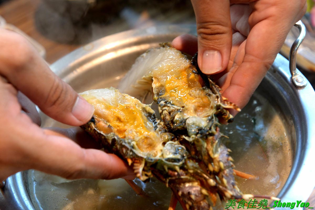 [台中龍井]旭川鱻鍋物 – 台中海線首家活體海鮮蒸氣火鍋,一個人也能吃的蒸氣鍋,特色湯頭均不加價,超多種現撈活體海鮮,平價消費不收服務費,7月底以前用餐打卡分享就免費續肉盤,雙人套餐可續